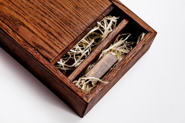 Drewniane pudełko na zdjęcia - 15x23 cm