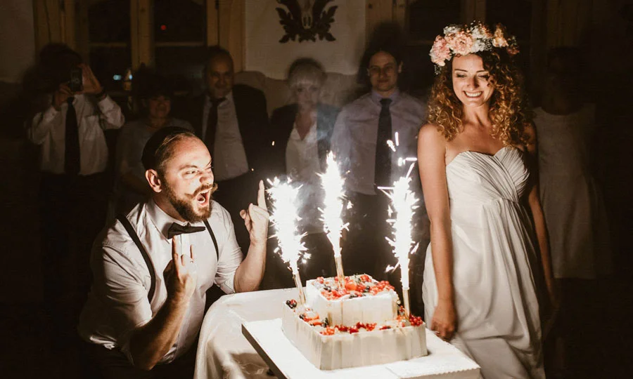 wedding couple and the cake